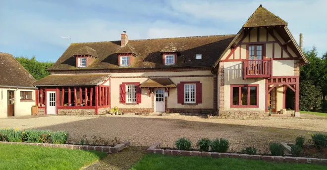 La maison de l'Aubrière, chambres d'hôtes à Juignettes