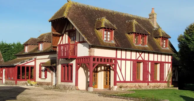 La maison de l'Aubrière, chambres d'hôtes à Juignettes