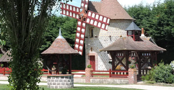 Le moulin à vent de l'Aubrière, chambres d'hôtes à Juignettes